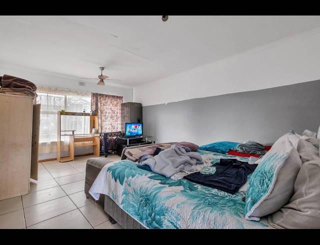 1 BEDROOM APARTMENT FOR SALE IN WINDSOR EAST